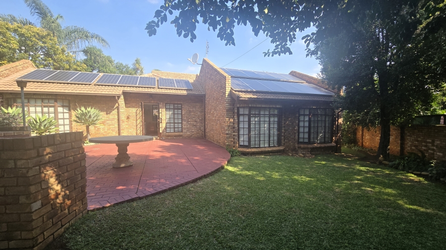 To Let 4 Bedroom Property for Rent in Garsfontein Gauteng