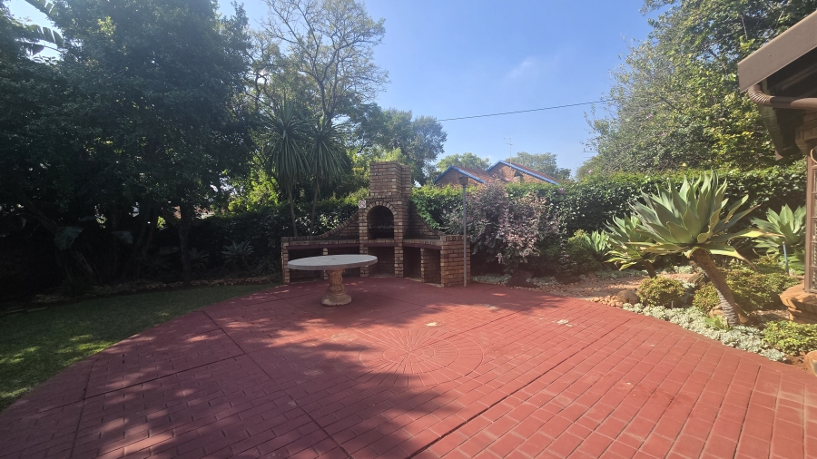 To Let 4 Bedroom Property for Rent in Garsfontein Gauteng