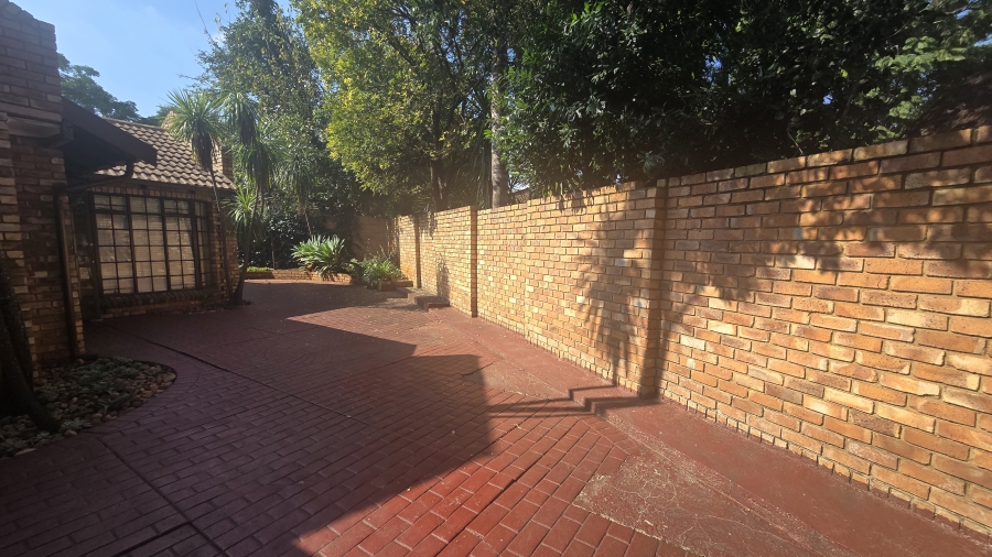 To Let 4 Bedroom Property for Rent in Garsfontein Gauteng
