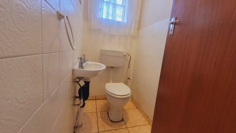 To Let 2 Bedroom Property for Rent in Brackenhurst Gauteng