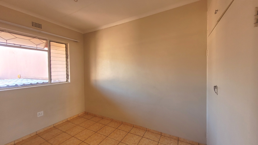 To Let 2 Bedroom Property for Rent in Brackenhurst Gauteng