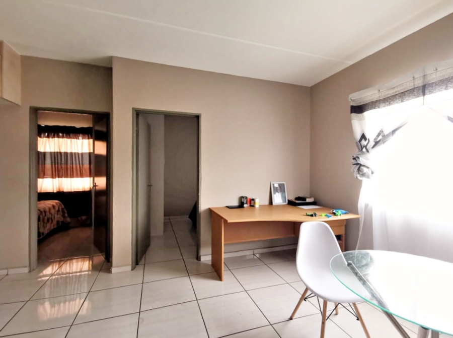 2 Bedroom Property for Sale in Fleurhof Gauteng