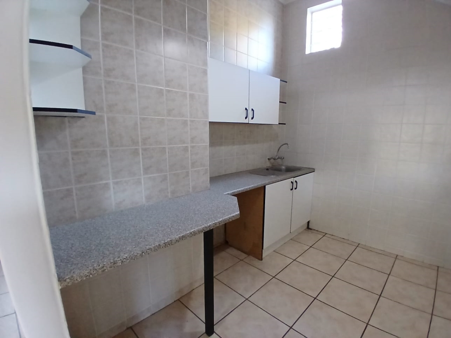 To Let 1 Bedroom Property for Rent in Waverley Gauteng