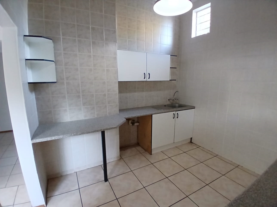 To Let 1 Bedroom Property for Rent in Waverley Gauteng