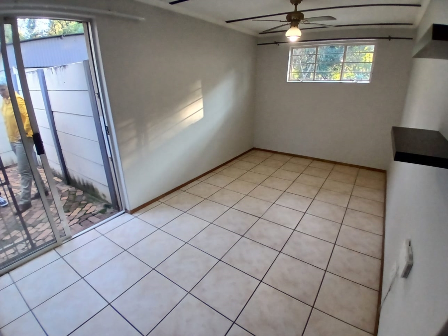 To Let 1 Bedroom Property for Rent in Waverley Gauteng