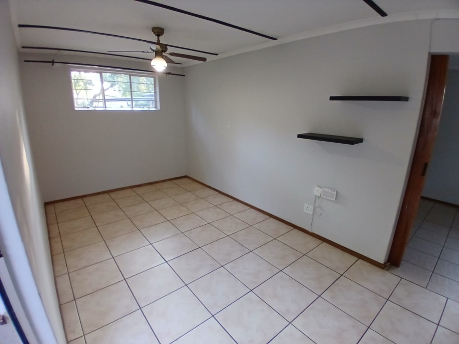 To Let 1 Bedroom Property for Rent in Waverley Gauteng