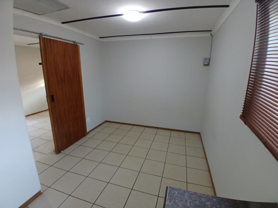 To Let 1 Bedroom Property for Rent in Waverley Gauteng
