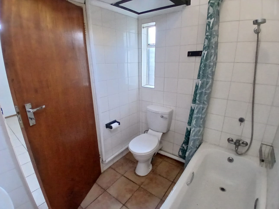 To Let 1 Bedroom Property for Rent in Waverley Gauteng