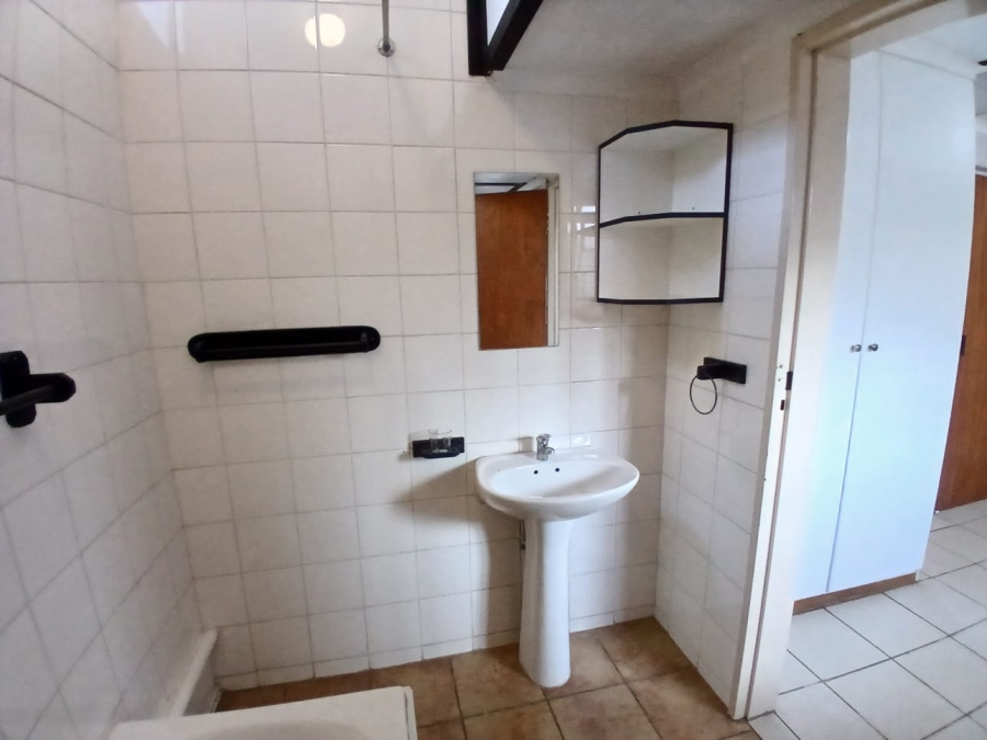 To Let 1 Bedroom Property for Rent in Waverley Gauteng