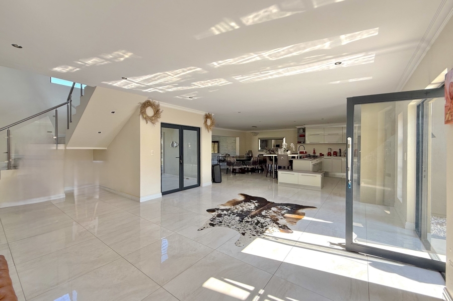 To Let 5 Bedroom Property for Rent in Broadacres Gauteng