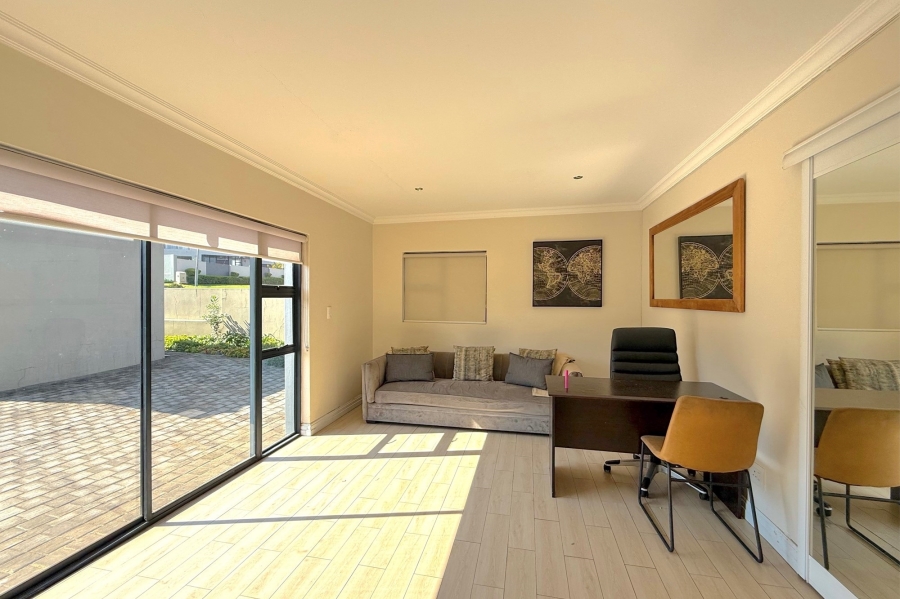 To Let 5 Bedroom Property for Rent in Broadacres Gauteng