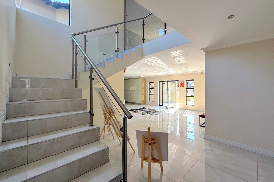 To Let 5 Bedroom Property for Rent in Broadacres Gauteng