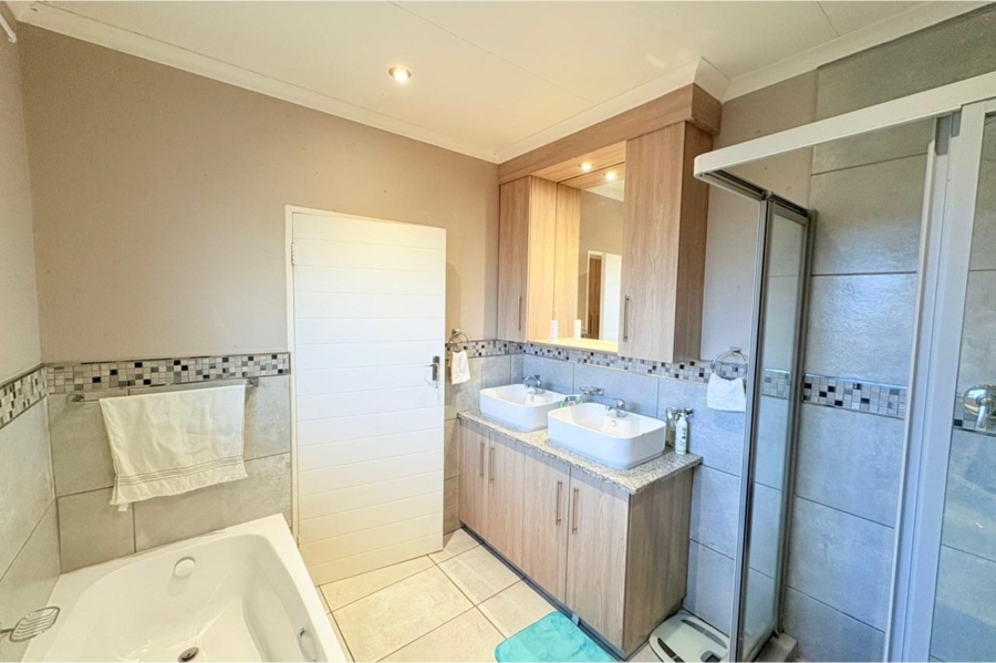 To Let 3 Bedroom Property for Rent in Comet Gauteng