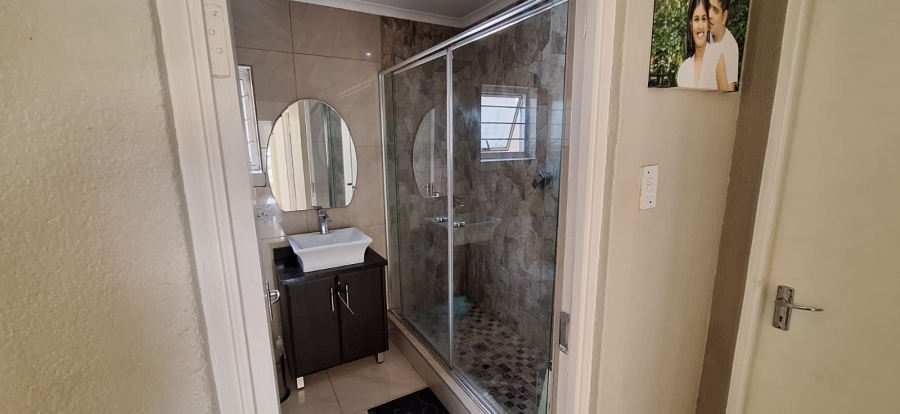 To Let 3 Bedroom Property for Rent in Noordhang Gauteng