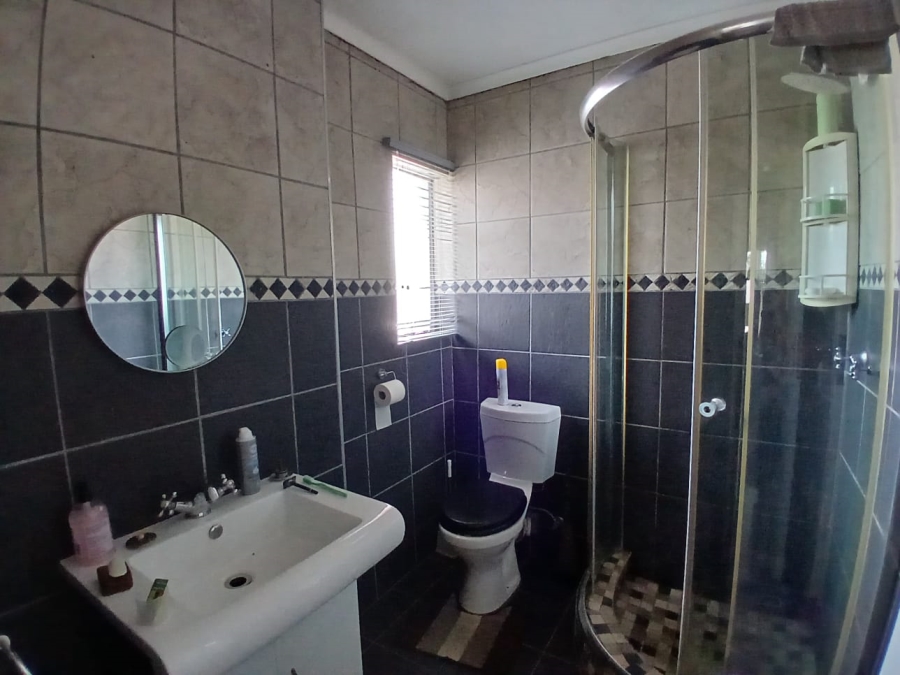 3 Bedroom Property for Sale in Glen Marais Gauteng