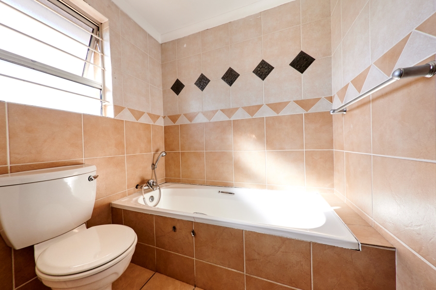 4 Bedroom Property for Sale in Halfway Gardens Gauteng