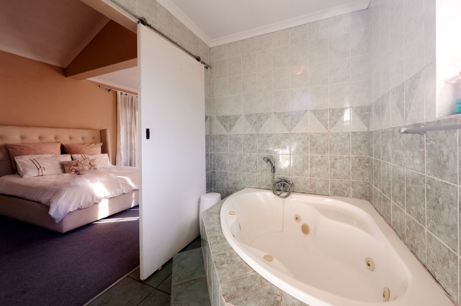4 Bedroom Property for Sale in Halfway Gardens Gauteng