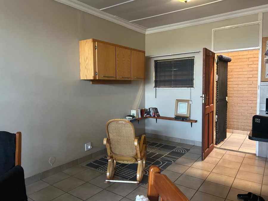 To Let 1 Bedroom Property for Rent in Waverley Gauteng