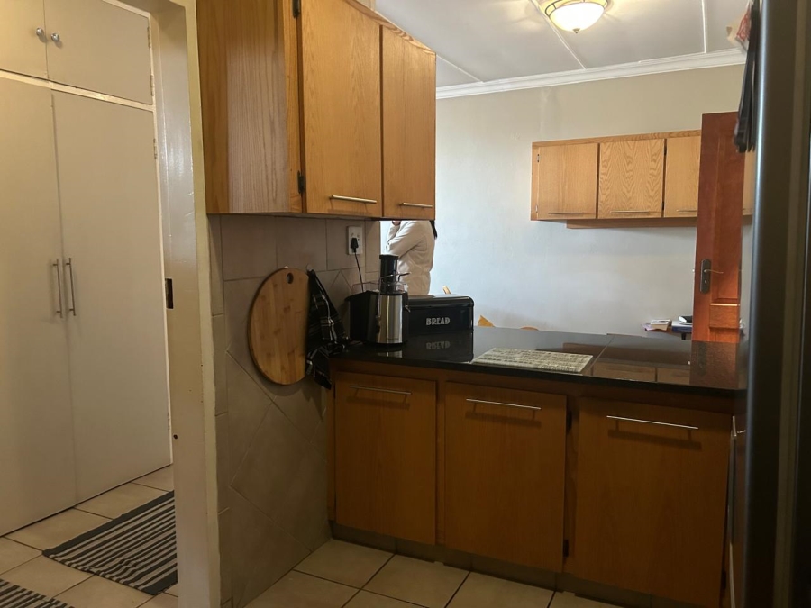 To Let 1 Bedroom Property for Rent in Waverley Gauteng