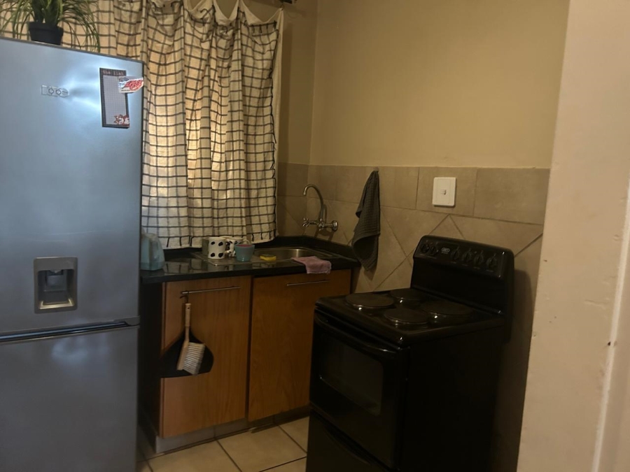 To Let 1 Bedroom Property for Rent in Waverley Gauteng