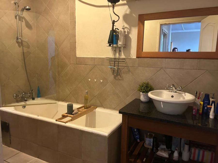 To Let 1 Bedroom Property for Rent in Waverley Gauteng