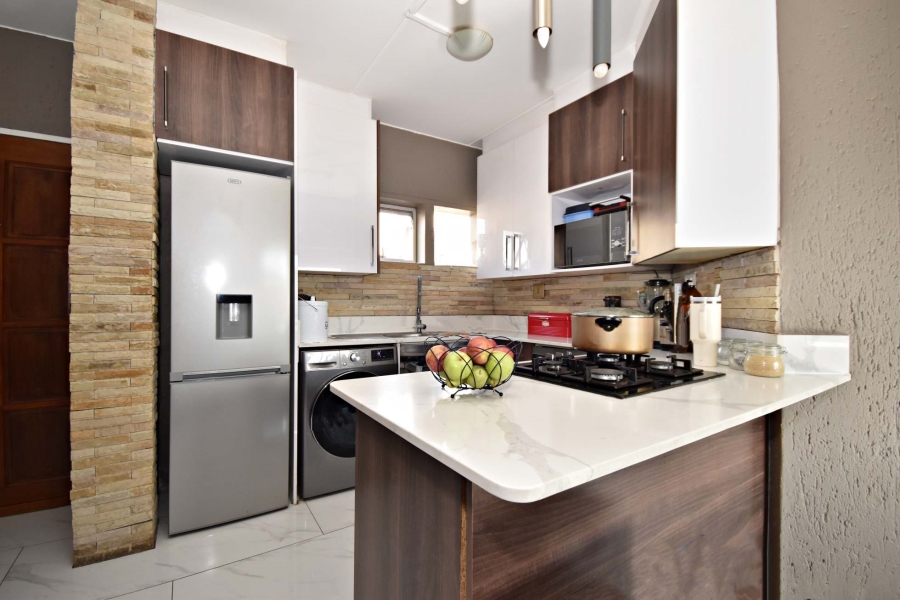 2 Bedroom Property for Sale in Bromhof Gauteng