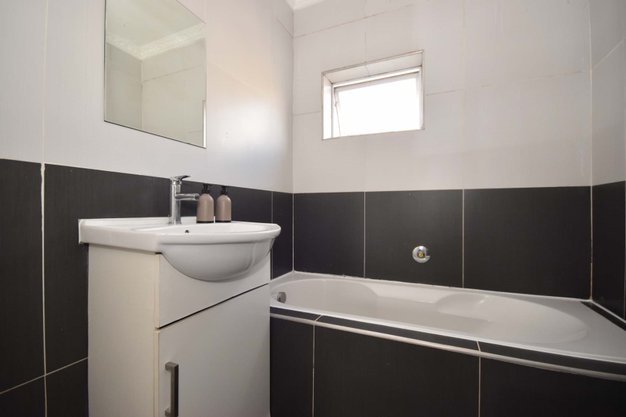 2 Bedroom Property for Sale in Bromhof Gauteng
