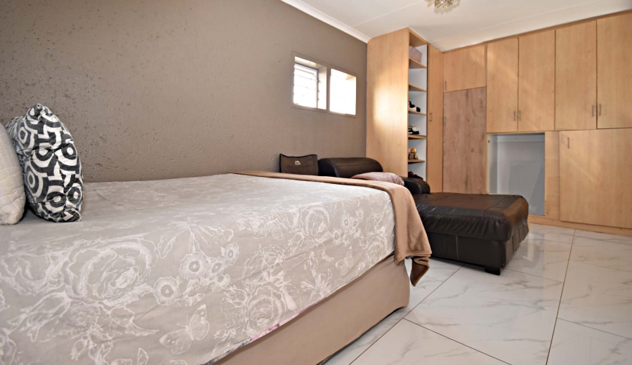2 Bedroom Property for Sale in Bromhof Gauteng