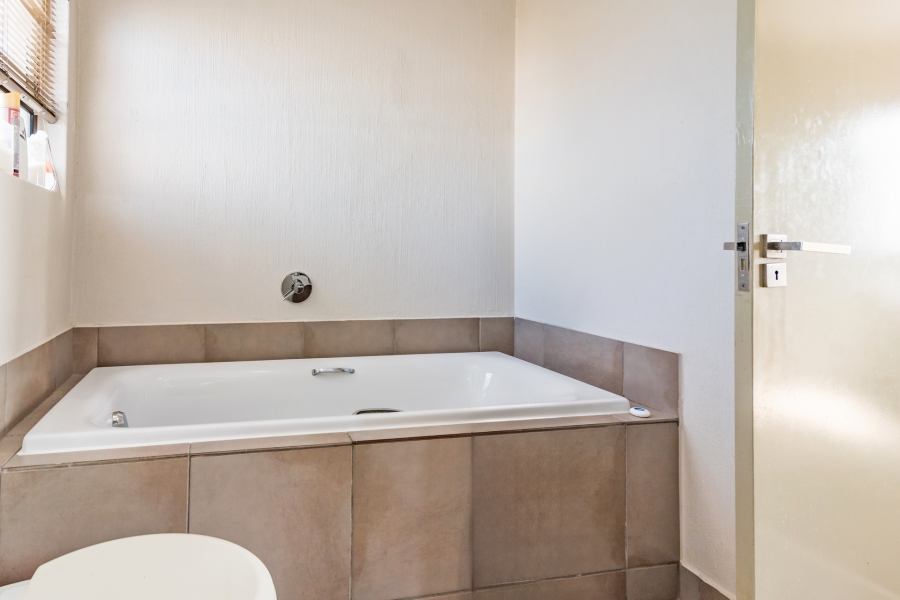 1 Bedroom Property for Sale in Glenferness Gauteng