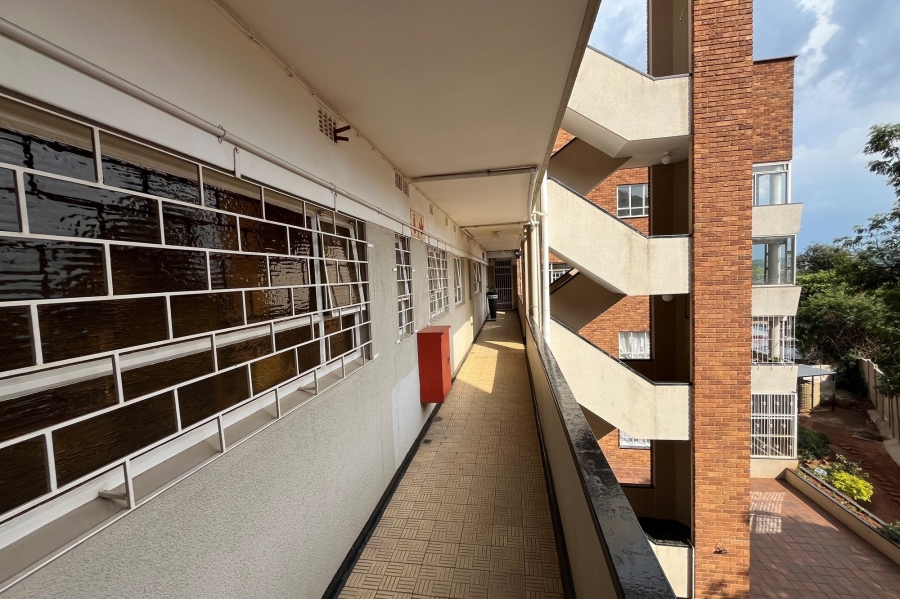 1 Bedroom Property for Sale in Cyrildene Gauteng