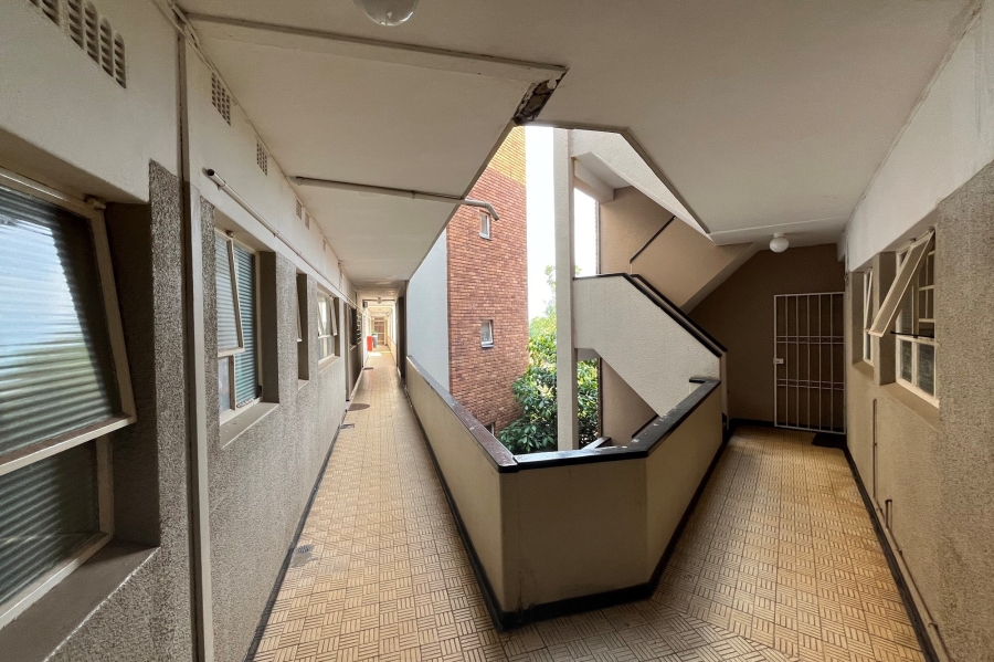 1 Bedroom Property for Sale in Cyrildene Gauteng