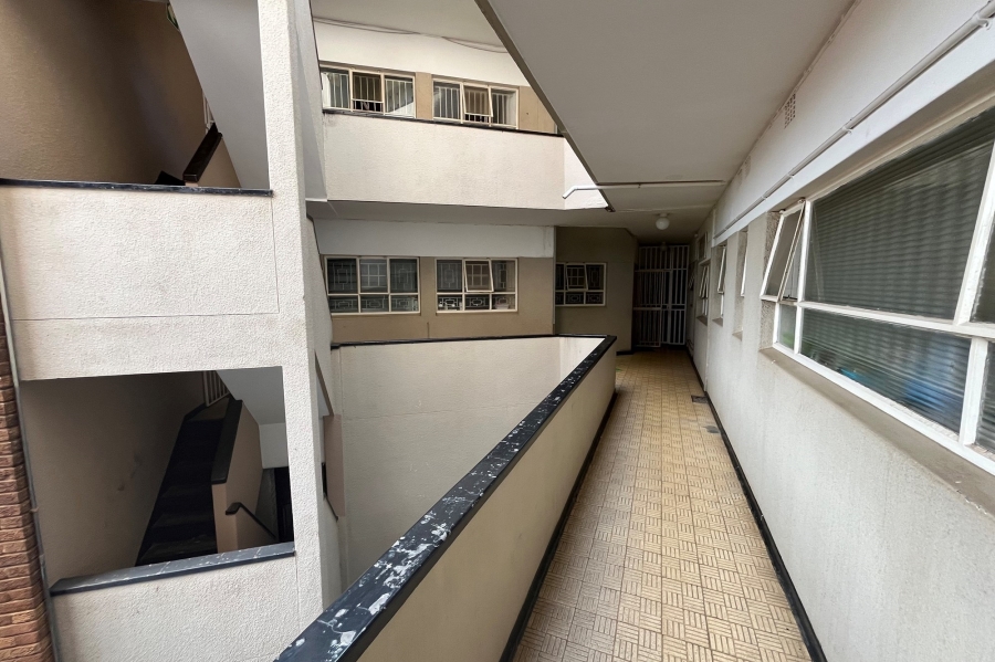 1 Bedroom Property for Sale in Cyrildene Gauteng