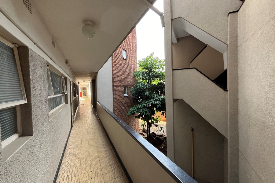 1 Bedroom Property for Sale in Cyrildene Gauteng