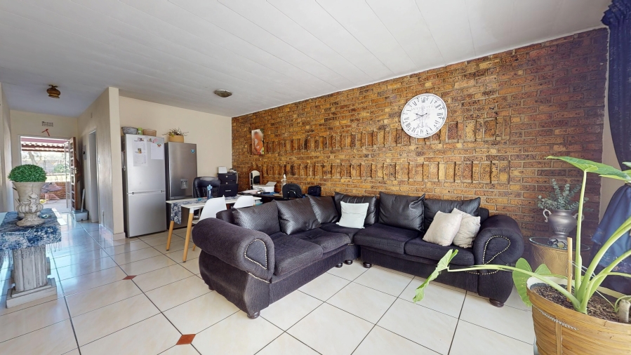 2 Bedroom Property for Sale in Albemarle Gauteng