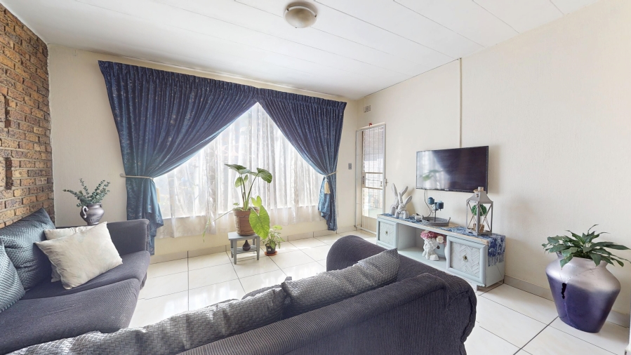 2 Bedroom Property for Sale in Albemarle Gauteng