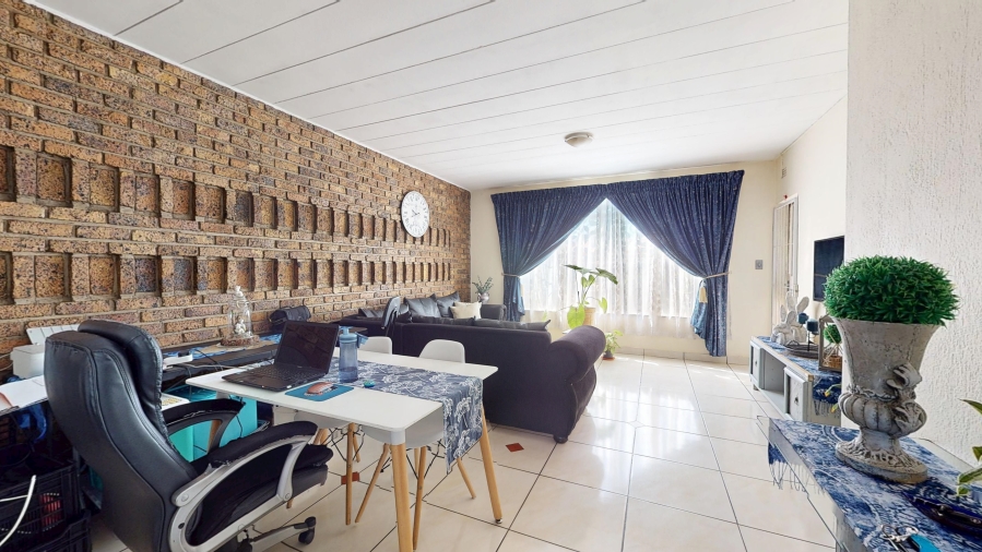 2 Bedroom Property for Sale in Albemarle Gauteng