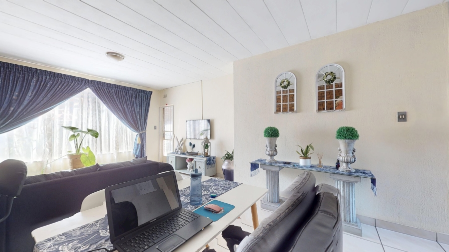 2 Bedroom Property for Sale in Albemarle Gauteng