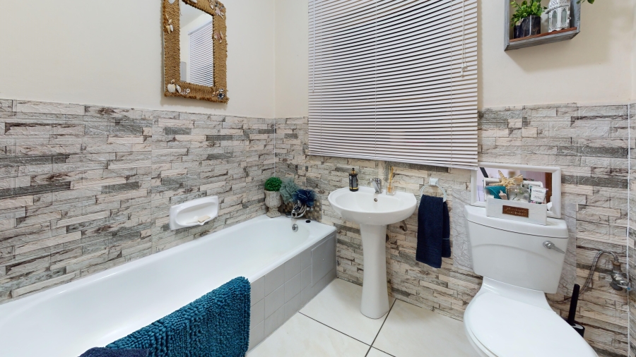 2 Bedroom Property for Sale in Albemarle Gauteng