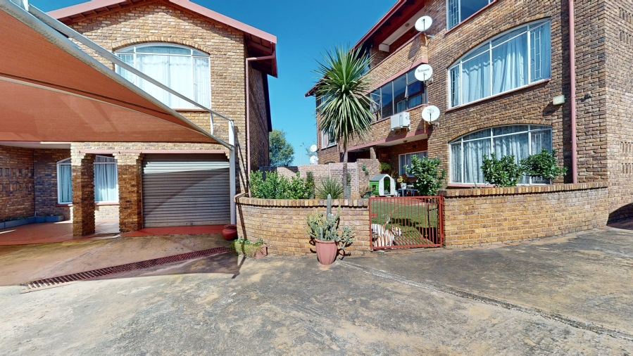 2 Bedroom Property for Sale in Albemarle Gauteng