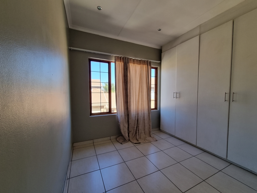 To Let 3 Bedroom Property for Rent in Thatchfield Manor Gauteng