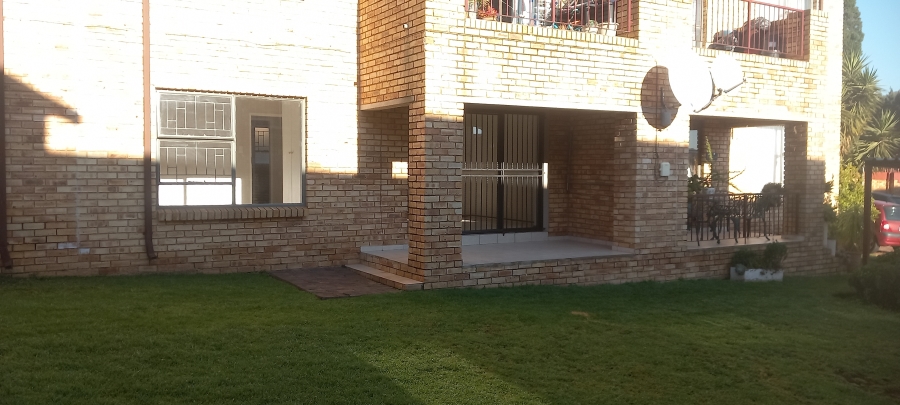 2 Bedroom Property for Sale in Roodekrans Gauteng