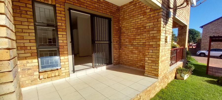 2 Bedroom Property for Sale in Roodekrans Gauteng