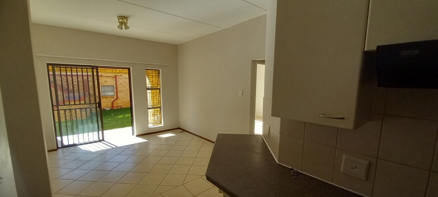 2 Bedroom Property for Sale in Roodekrans Gauteng