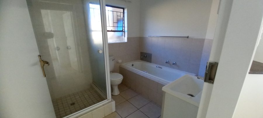 2 Bedroom Property for Sale in Roodekrans Gauteng