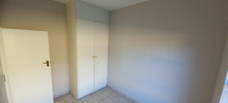 2 Bedroom Property for Sale in Roodekrans Gauteng