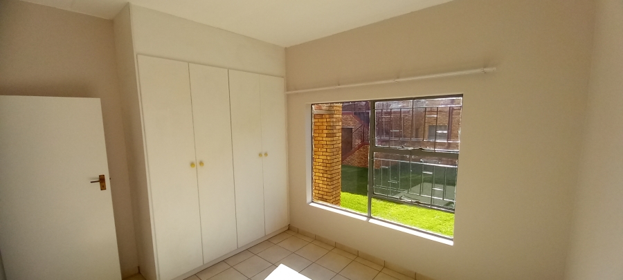 2 Bedroom Property for Sale in Roodekrans Gauteng