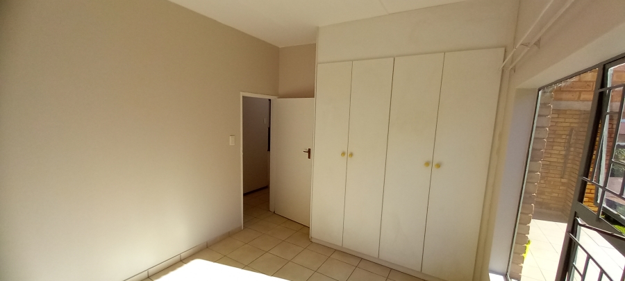 2 Bedroom Property for Sale in Roodekrans Gauteng