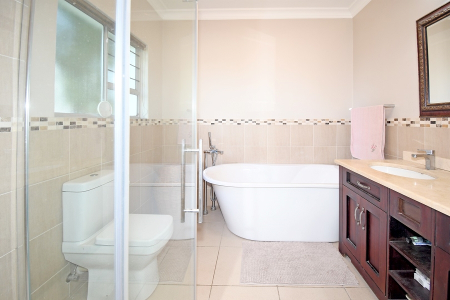 3 Bedroom Property for Sale in Hurlingham Manor Gauteng