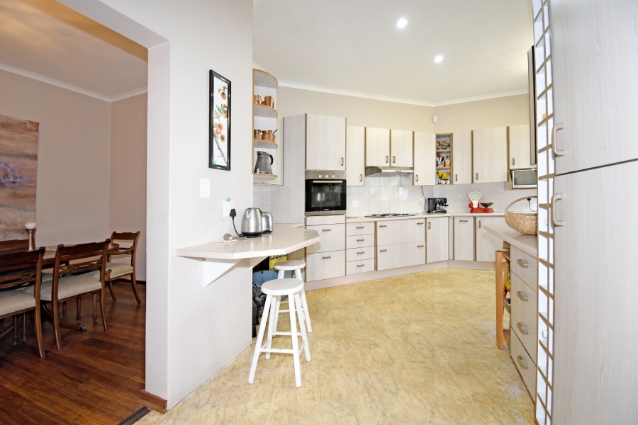 3 Bedroom Property for Sale in Hurlingham Manor Gauteng