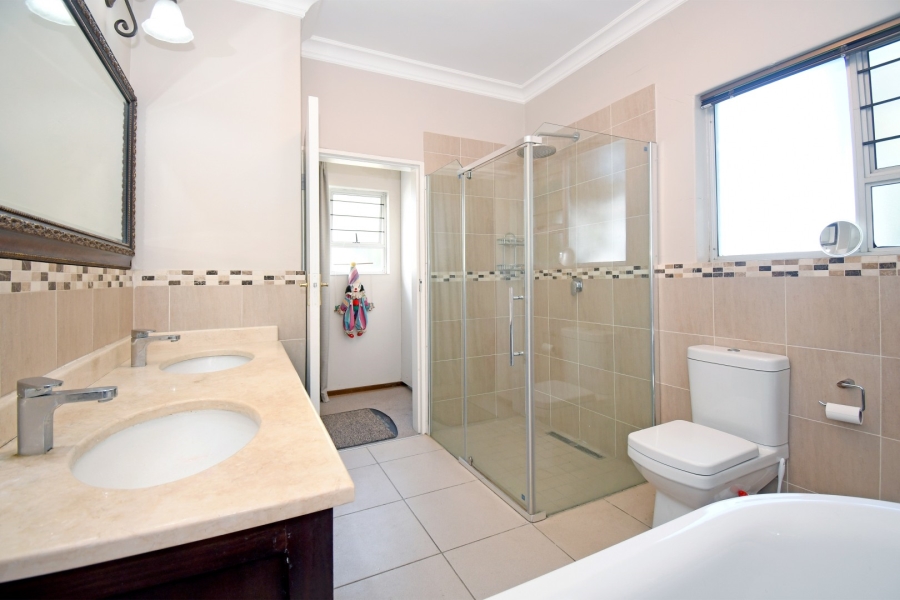 3 Bedroom Property for Sale in Hurlingham Manor Gauteng